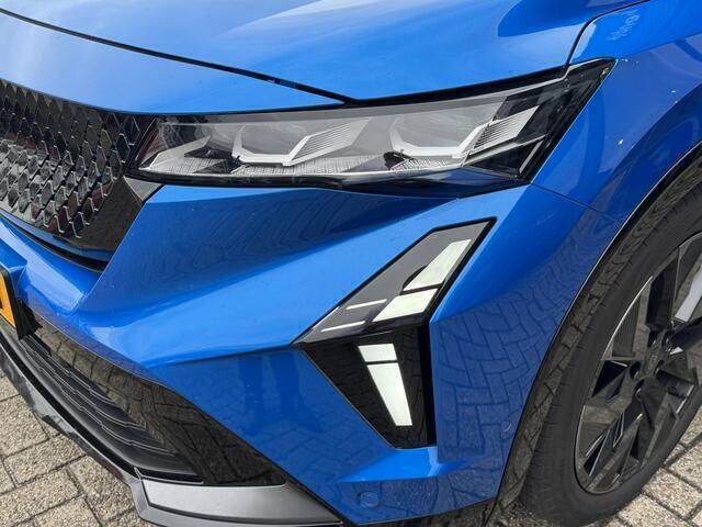 Occasion Renault Rafale Esprit Alpine 200 PK (147 kW) 2024 Bergblauw met dak in sterzwart SUV