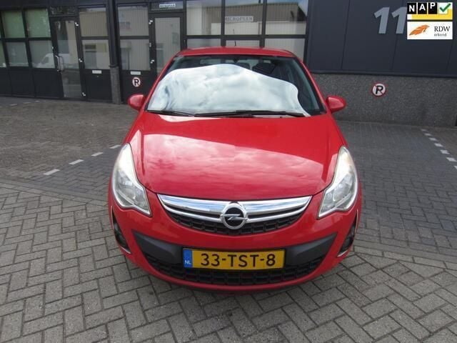 Rood Gebruikt 2012 Opel Corsa Edition Hatchback | € 2.450 (Eerlijke prijs) - Afbeelding 1/4