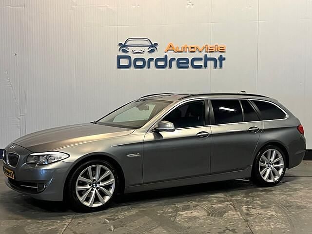 Grijs Occasion 2011 BMW 523 Executive Stationwagen | € 12.645 (Eerlijke prijs) - Afbeelding 1/4