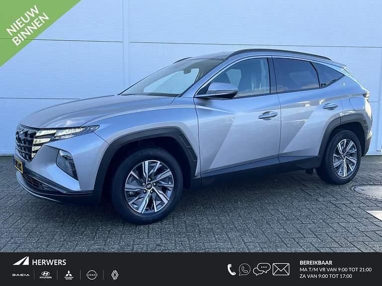 Shimmering silver metallic (r2t) Occasion 2021 Hyundai Tucson Comfort SUV | € 25.885 (Eerlijke prijs) - Afbeelding 1/4