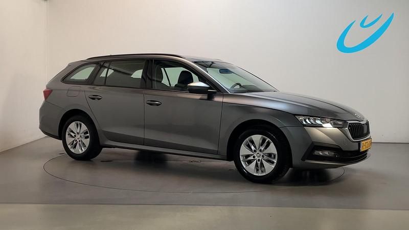 Grijs Gebruikt 2022 Skoda Octavia Business Line Stationwagen | € 18.450 (Eerlijke prijs) - Afbeelding 1/3