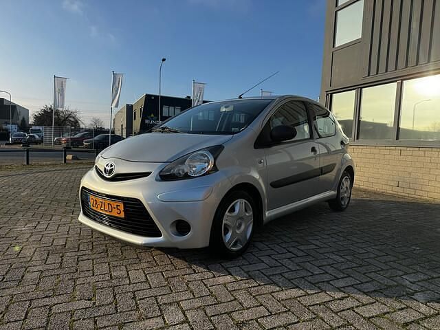 Occasion Toyota Aygo Comfort 68 PK (50 kW) 2013 Grijs (metallic) Hatchback