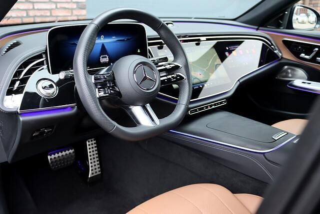 Occasion Mercedes E220 AMG line 200 PK (147 kW) 2025 Grijs (metallic) Sedan