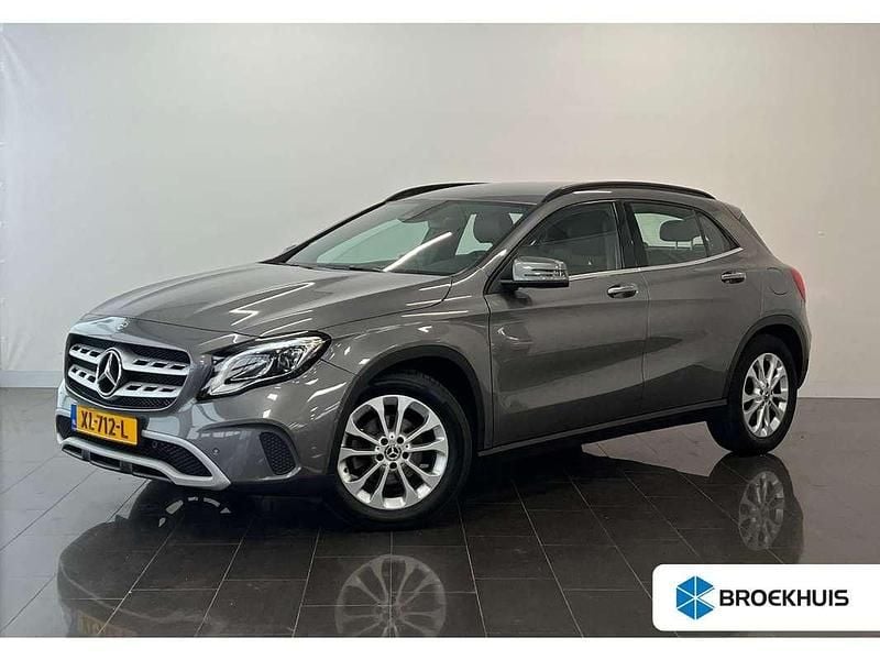 Grijs Gebruikt 2019 Mercedes GLA180 Business SUV | € 18.950 (Goede deal) - Afbeelding 1/4