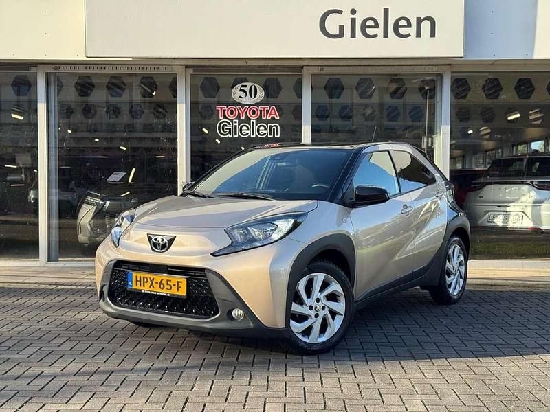 Bruin Gebruikt 2022 Toyota Aygo X Pulse SUV | € 19.900 - Afbeelding 1/3