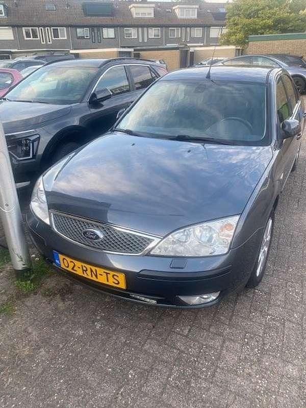 Grijs Gebruikt 2005 Ford Mondeo Hatchback | € 1.250 (Goede deal) - Afbeelding 1/4