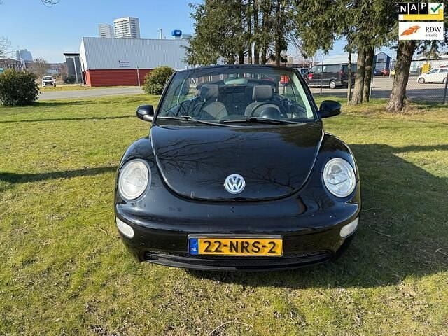 Zwart (metallic) Gebruikt 2003 VW Beetle Cabriolet | € 2.499 (Eerlijke prijs) - Afbeelding 1/4