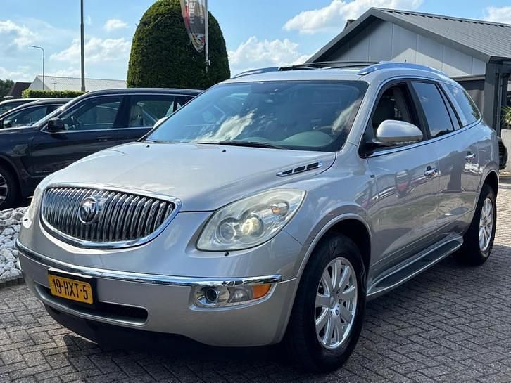 Grijs (metallic) Gebruikt 2008 Buick Enclave SUV | € 9.950 - Afbeelding 1/4