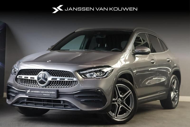 Grijs Gebruikt 2022 Mercedes GLA250 AMG line SUV | € 39.885 (Eerlijke prijs) - Afbeelding 1/4