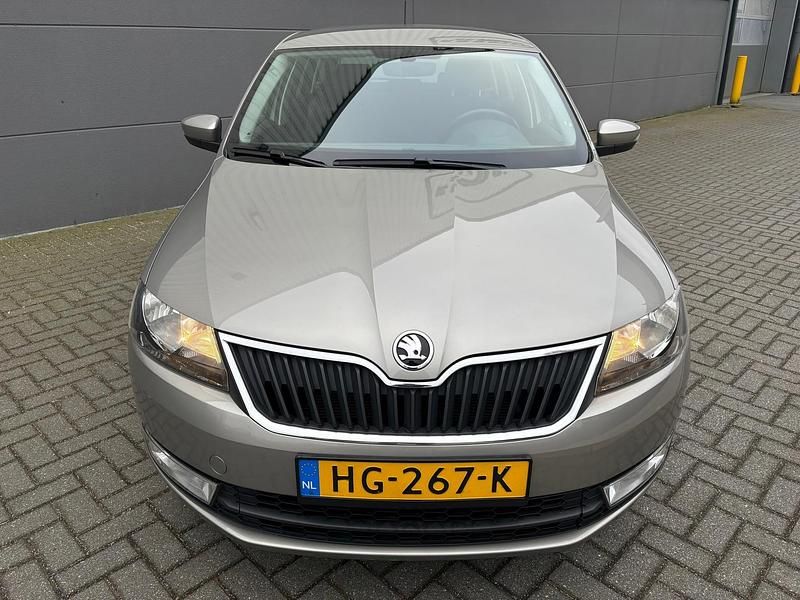 Occasion Skoda Rapid Style 125 PK (91 kW) 2015 Geel Hatchback