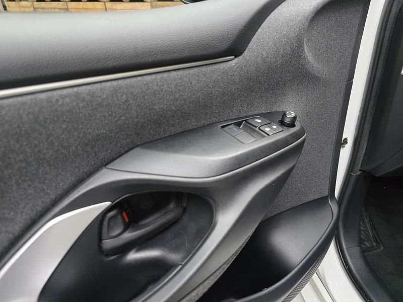 Occasion Toyota Yaris Hybrid Active 92 PK (67 kW) 2022 Wit Hatchback