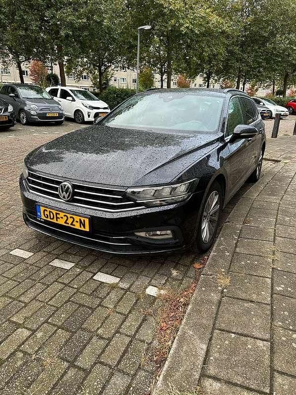 Zwart Occasion 2019 VW Passat R Stationwagen | € 16.000 (Super prijs) - Afbeelding 1/4