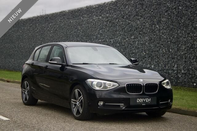 Zwart Gebruikt 2012 BMW 116 Sport Line Hatchback | € 9.990 (Eerlijke prijs) - Afbeelding 1/4