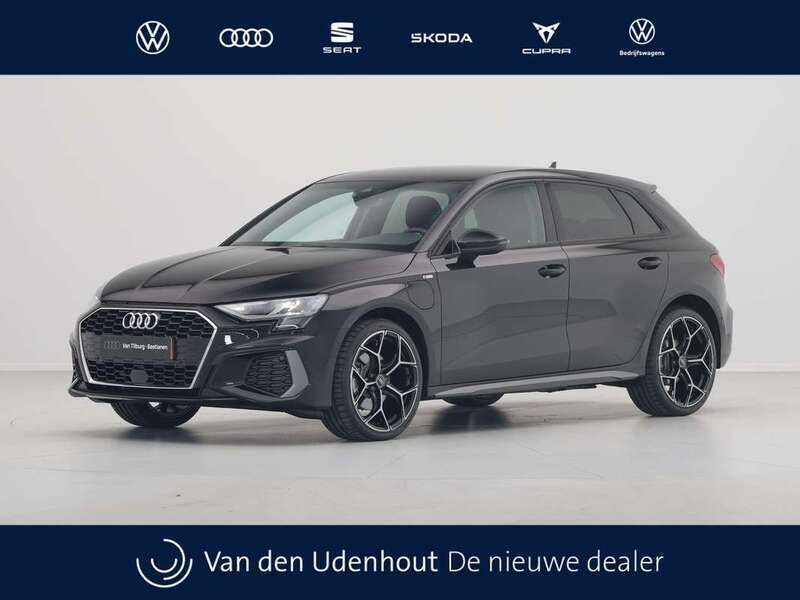 Zwart Nieuw 2024 Audi A3 Sportback e-tron S-Line Sedan | € 36.840 (Eerlijke prijs) - Afbeelding 1/4