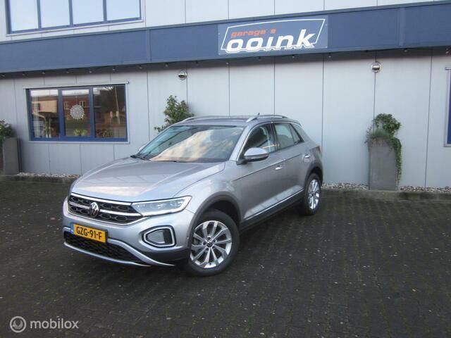 Grijs Gebruikt 2023 VW T-Roc Business SUV | € 33.450 (Eerlijke prijs) - Afbeelding 1/4
