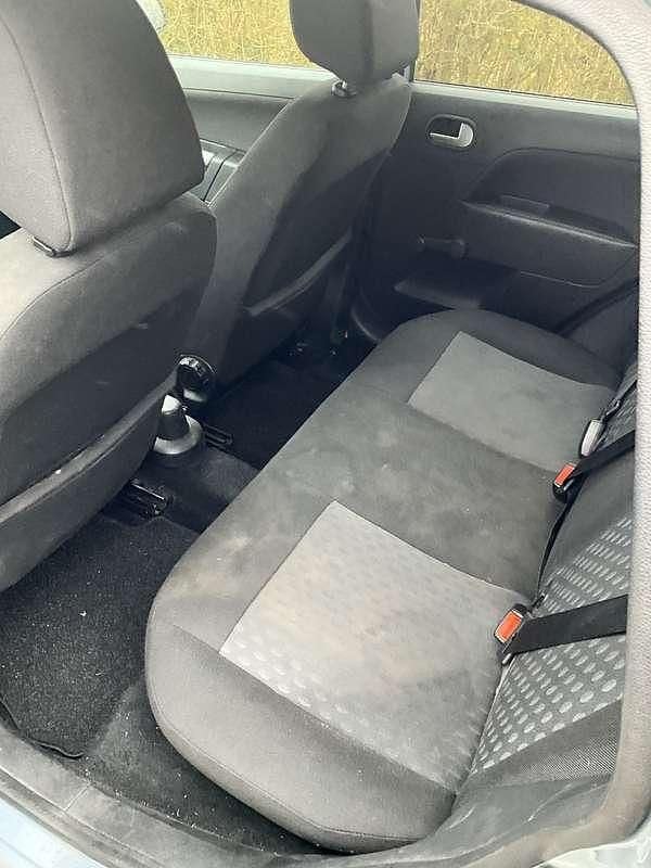 Occasion Ford Fiesta Futura 69 PK (50 kW) 2005 Zilver Hatchback