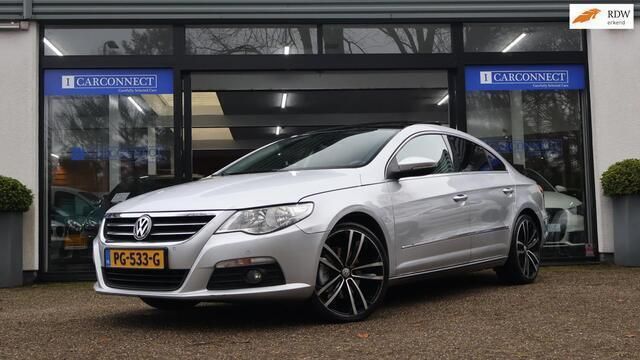Grijs, metallic lak Gebruikt 2008 VW CC Sedan | € 8.990 - Afbeelding 1/4