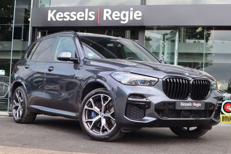 Grijs, metallic lak Gebruikt 2022 BMW X5 M Sport SUV | € 69.950 (Eerlijke prijs) - Afbeelding 1/4
