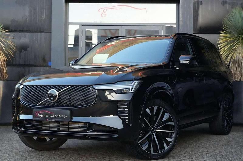 Zwart (metallic) Occasion 2025 Volvo XC90 Ultra SUV | € 69.950 (Eerlijke prijs) - Afbeelding 1/4