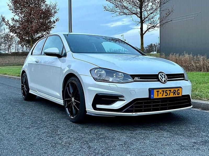 Wit Gebruikt 2015 VW Golf VII R-line Hatchback | € 8.850 (Eerlijke prijs) - Afbeelding 1/4