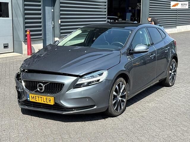 Grijs Gebruikt 2018 Volvo V40 Dynamic Stationwagen | € 4.650 - Afbeelding 1/4