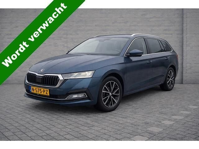 Blauw Occasion 2021 Skoda Octavia Stationwagen | € 12.900 (Super prijs) - Afbeelding 1/4