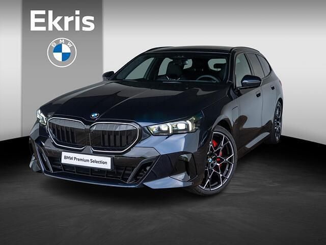 Zwart Gebruikt 2025 BMW 550e M Sport Stationwagen | € 116.350 (Eerlijke prijs) - Afbeelding 1/4