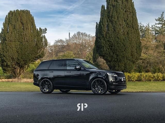 Zwart (metallic) Occasion 2024 Land Rover Range Rover HSE SUV | € 139.500 (Eerlijke prijs) - Afbeelding 1/4