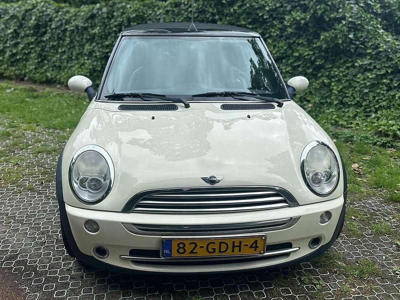 Wit Occasion 2008 Mini ONE Hatchback | € 3.500 (Iets duurder) - Afbeelding 1/4