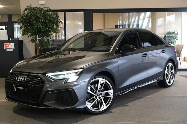 Grijs Gebruikt 2020 Audi A3 S-Line Sedan | € 27.950 (Eerlijke prijs) - Afbeelding 1/4