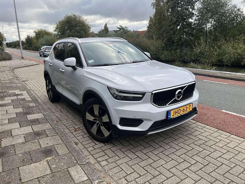 Zilver Gebruikt 2019 Volvo XC40 Momentum SUV | € 25.900 (Super prijs) - Afbeelding 1/4