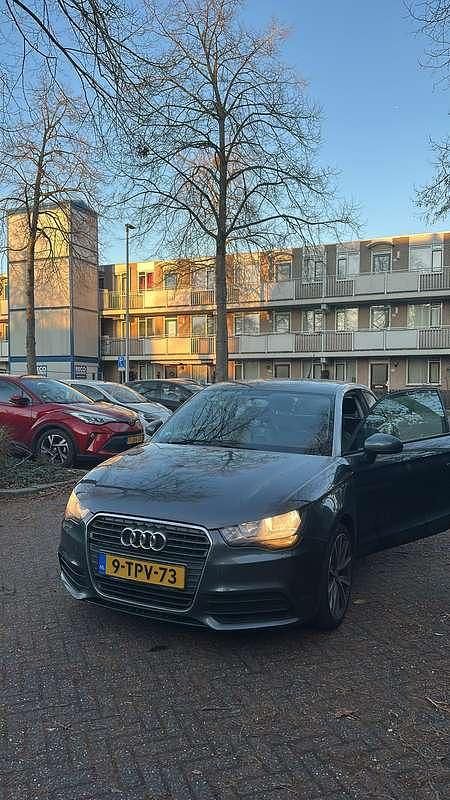 Grijs Gebruikt 2011 Audi A1 Hatchback | € 7.000 (Goede deal) - Afbeelding 1/4