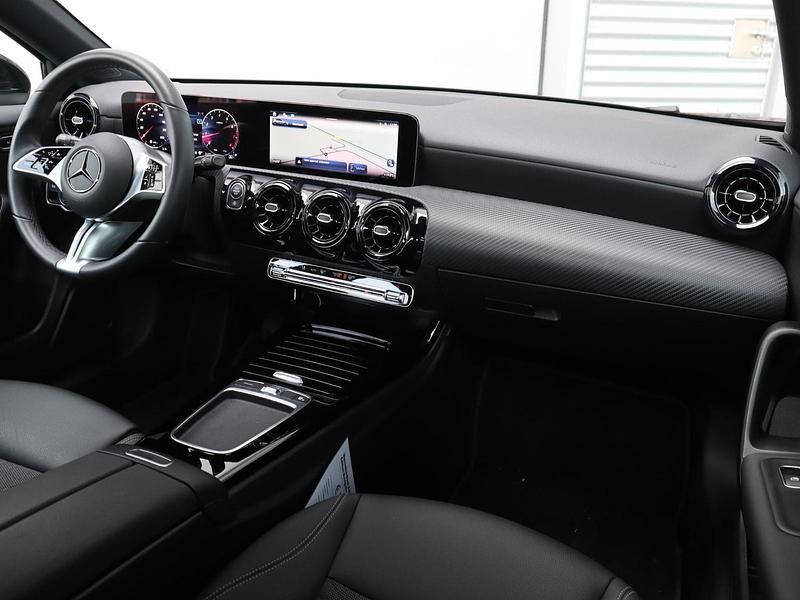 Occasion Mercedes A180 Edition 136 PK (100 kW) 2024 Zwart Hatchback