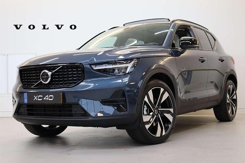 Blauw Nieuw 2025 Volvo XC40 Plus SUV | € 58.900 - Afbeelding 1/4
