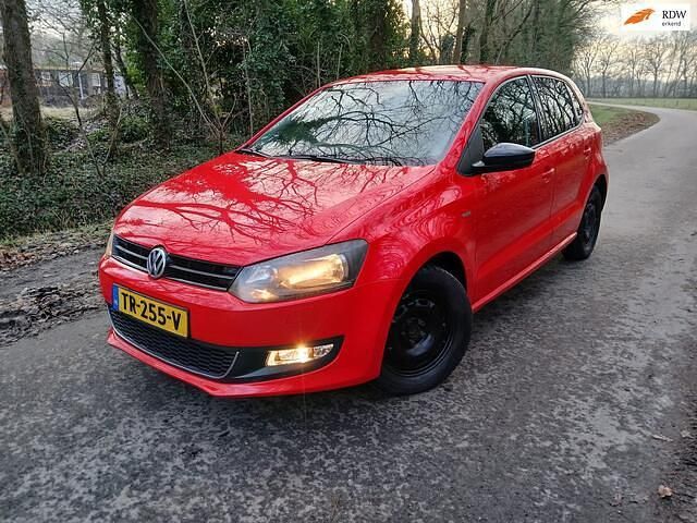 Rood Occasion 2012 VW Polo Comfortline Hatchback | € 3.750 (Goede deal) - Afbeelding 1/4