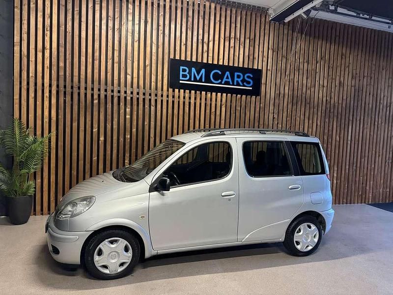 Grijs Occasion 2005 Toyota Yaris Verso Sol MPV | € 3.995 (Goede deal) - Afbeelding 1/4