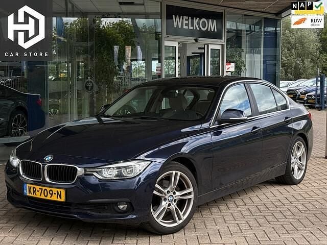 Blauw Gebruikt 2016 BMW 320 Executive Sedan | € 14.500 (Goede deal) - Afbeelding 1/4