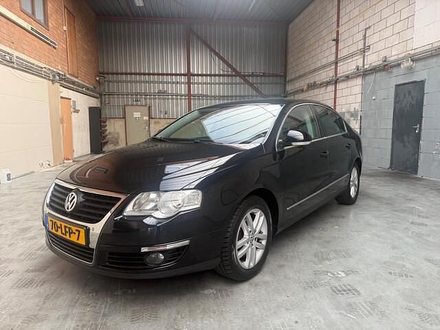 Zwart Gebruikt 2010 VW Passat Comfortline Sedan | € 2.350 (Goede deal) - Afbeelding 1/4