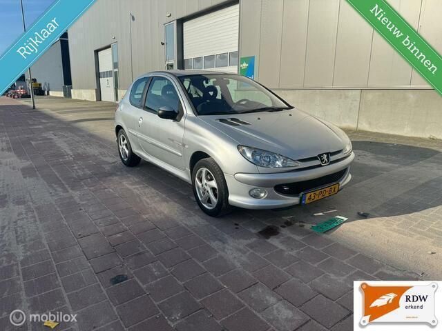 Grijs Gebruikt 2004 Peugeot 206 Quiksilver Hatchback | € 1.650 (Eerlijke prijs) - Afbeelding 1/4