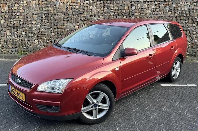 Oranje Gebruikt 2007 Ford Focus Stationwagen | € 3.245 (Goede deal) - Afbeelding 1/4