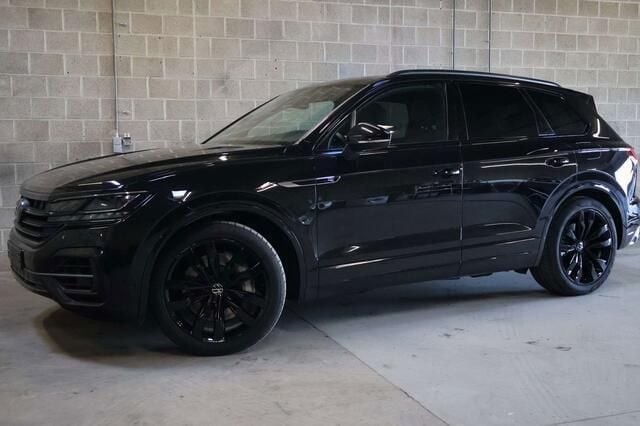 Zwart Gebruikt 2023 VW Touareg R-line SUV | € 72.600 - Afbeelding 1/4