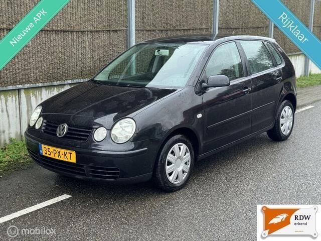 Zwart Gebruikt 2005 VW Polo Hatchback | € 2.750 (Eerlijke prijs) - Afbeelding 1/4