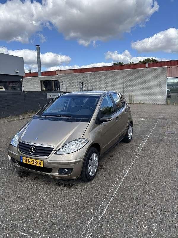 Geel Gebruikt 2004 Mercedes A150 Classic MPV | € 3.500 - Afbeelding 1/4
