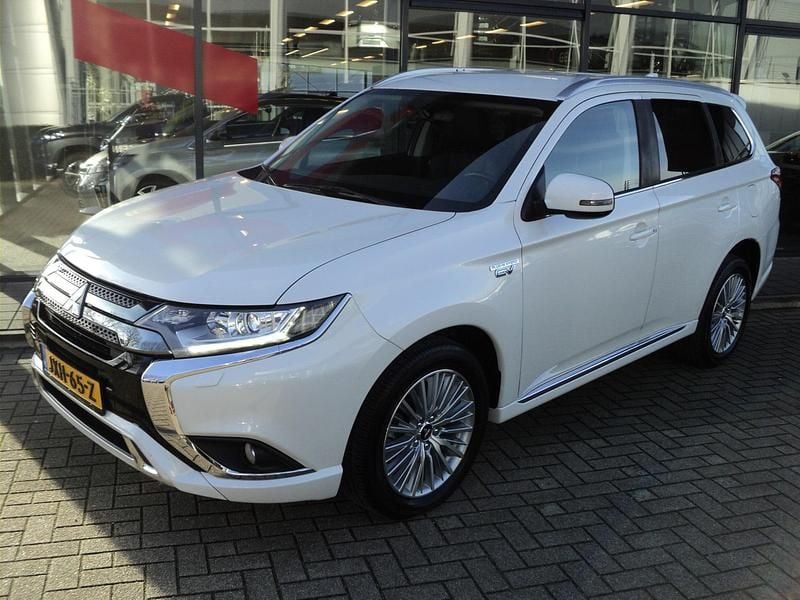 Occasion Mitsubishi Outlander Intense 240 PK (176 kW) 2020 Wit SUV