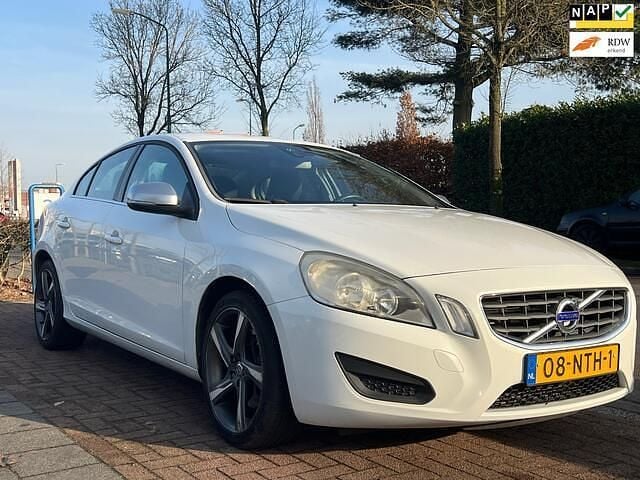 Wit Occasion 2010 Volvo S60 Sedan | € 9.450 (Eerlijke prijs) - Afbeelding 1/4