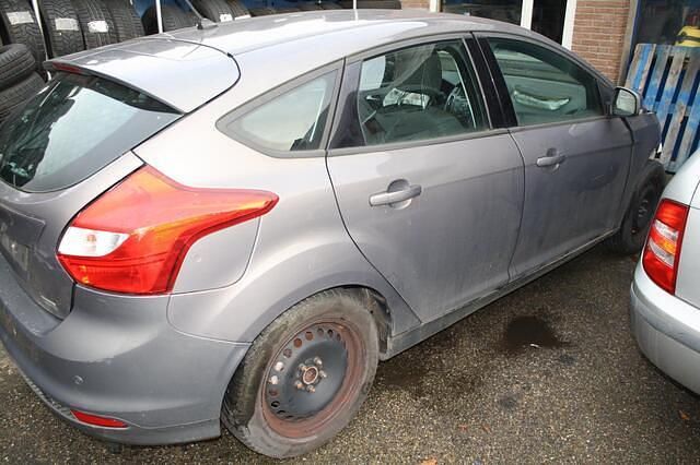 Bruin Occasion 2014 Ford Focus Hatchback | € 995 - Afbeelding 1/4