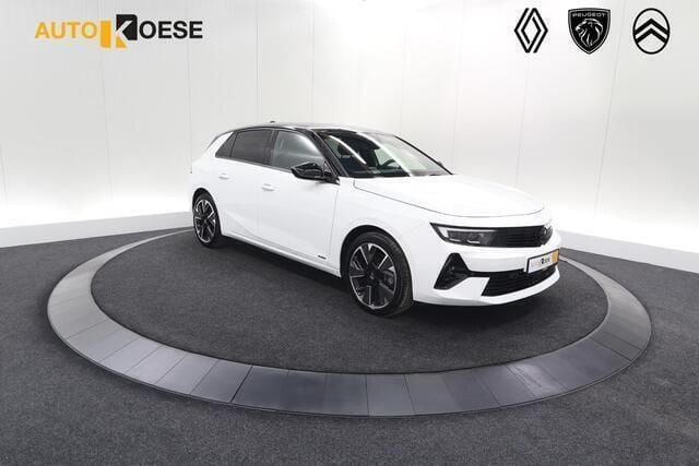 Wit Gebruikt 2023 Opel Astra Ultimate Hatchback | € 26.700 (Eerlijke prijs) - Afbeelding 1/4