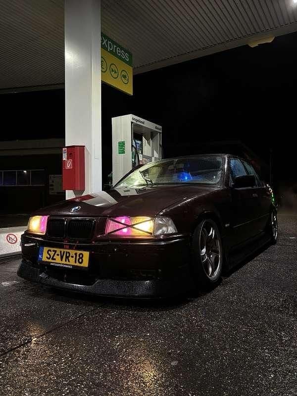 Occasion 1998 BMW 316 Sedan | € 5.850 (Duur) - Afbeelding 1/4