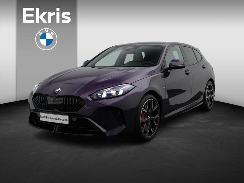Paars, metallic lak Gebruikt 2024 BMW 120 M Sport Hatchback | € 43.950 - Afbeelding 1/4