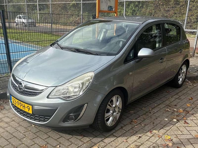 Gebruikt 2011 Opel Corsa Edition MPV | € 2.750 (Eerlijke prijs) - Afbeelding 1/4